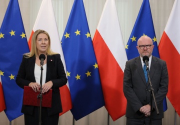 MSWiA przedstawiło nowe zasady przyznawania obywatelstwa. Będzie test z wiedzy o Polsce