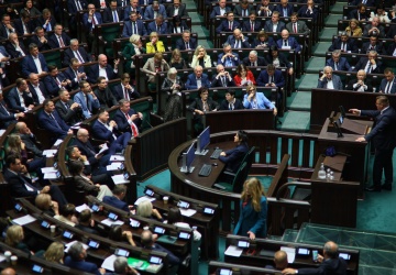 Przetasowania na szczycie, rządzenie niemożliwe bez Konfederacji. Zobacz najnowszy sondaż