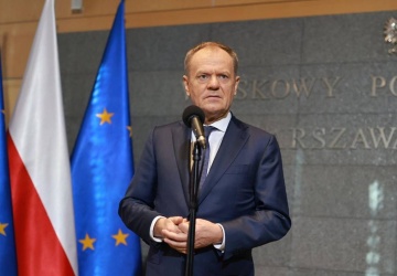 Tusk: Nie będzie w Polsce relokacji migrantów, załatwione. PAP: Decyzja jeszcze nie zapadła