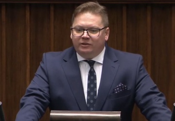 Poseł Polski 2050 nie odpuszcza ws. kilometrówek: „Jestem posłem, nie będę siedział 10 godzin w pociągu”