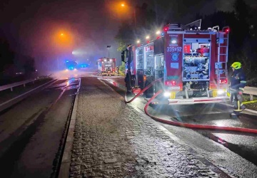  Pożar hali produkcyjnej w woj. pomorskim. Zamknięty odcinek drogi krajowej 