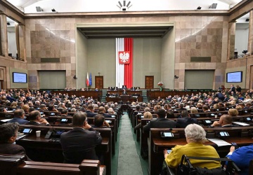 Zakaz alkoholu w Sejmie. Polacy odpowiedzieli