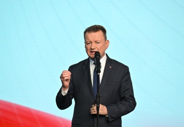 Rząd Tuska kontra Mariusz Błaszczak. Były szef MON traci poświadczenia bezpieczeństwa