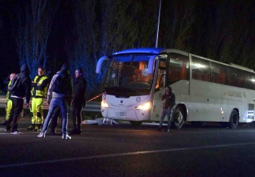 Atak na kibiców koszykówki wracających autokarem. Zginął kierowca