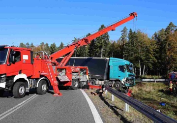 Tragedia na drodze. Ciężarówka zmiażdżyła auto nauki jazdy