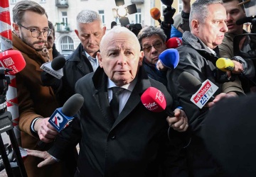 Jarosław Kaczyński w prokuraturze. Mocne słowa do dziennikarzy