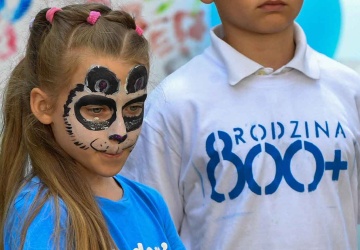 W KO chcą zmian w 800 plus. Minister zabrała głos