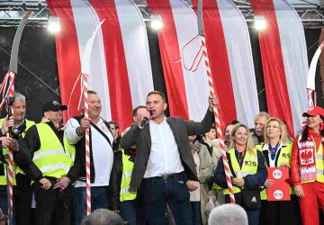 Robert Bąkiewicz odpowiada na atak: Kosy na sztorc!