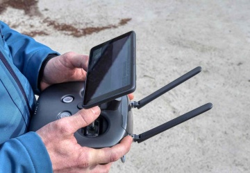 Dron Polskiej Grupy Zbrojeniowej spadł na auto Poczty Polskiej. Znane są przyczyny 