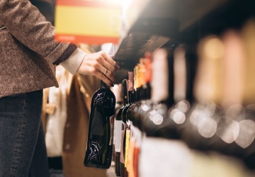 Nocna prohibicja w Warszawie. Rozkwitnie turystyka alkoholowa?