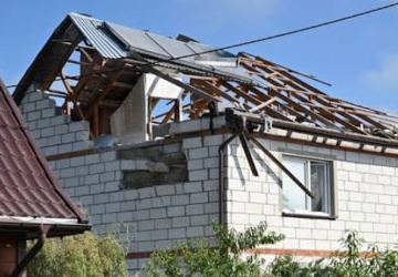 Miesiąc po tragedii w Wyrykach. Rząd obiecał pomoc, a dom wciąż stoi w ruinie