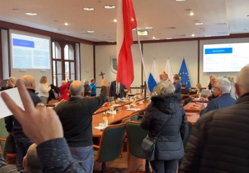 Legnica: Mieszkańcy protestują przeciwko zdjęciu krzyża w ratuszu