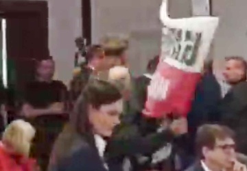 Awantura na sesji Rady Miejskiej Legnicy. Prezydent zaatakował dziennikarza?