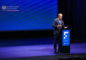 Plan Tuska na utrzymanie się przy władzy. Emocjonalna kampania My kontra Oni