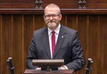 Wiele zależy od Brauna. Nowy sondaż partyjny