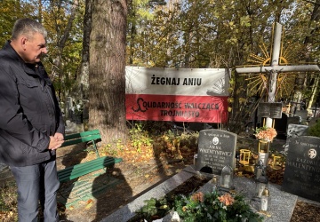 Solidarność pamięta. Grzegorz Adamowicz zapalił znicze na grobach Anny Walentynowicz, Macieja Płażyńskiego i Żołnierzy Niezłomnych