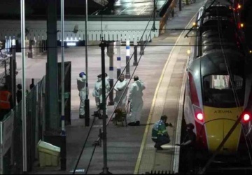 Nowe informacje ws. ataku nożowników w pociągu do Londynu. Wiadomo, kim są napastnicy