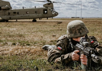 Najnowszy sondaż: Coraz mniej Polaków popiera przywrócenie poboru do wojska