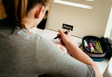 Obowiązkowe prace domowe w szkołach. Miażdżące wyniki sondażu