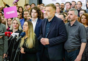 Posłowie Razem wyciągnęli karty w trakcie głosowania ws. Ziobry. Poseł tłumaczy