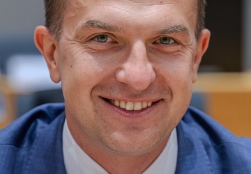 Kompromitacja rzecznika rządu Donalda Tuska Adama Szłapki na platformie X