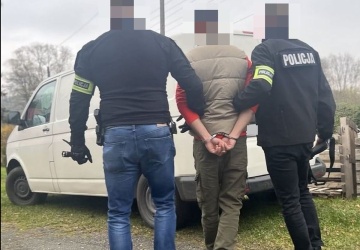 Próbował wciągnąć nastolatkę do auta. Reakcja świadka uratowała dziewczynę 