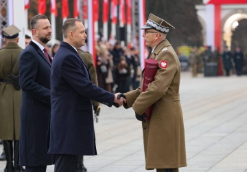 Prezydent Nawrocki wręczył awanse generalskie oficerom wojska, straży pożarnej i policji