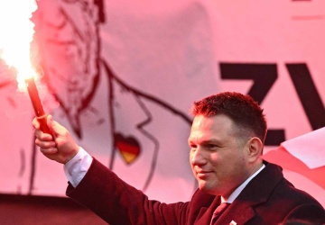 Ten transparent nie spodoba się Tuskowi. Mentzen opublikował zdjęcie