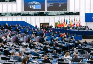 PE przyjął mandat do negocjacji w sprawie opóźnienia wejścia w życie podatku ETS2