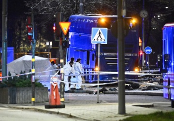 Tragedia i chaos w Sztokholmie. Kierowca busa wjechał w przystanek pełen ludzi