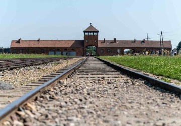 Internauci ujawniają: To nie pierwszy przypadek handlu pamiątkami z Holocaustu