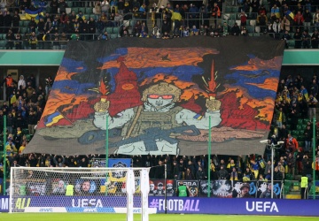 Oprawa polskich kibiców zakazana, ukraińskich nie. Politycy pytają o decyzje służb