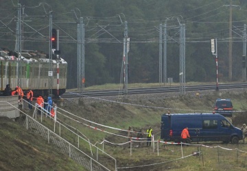 Nieoficjalnie: Zanim odkryto wyrwę w torach, przejechały po niej trzy składy pociągów