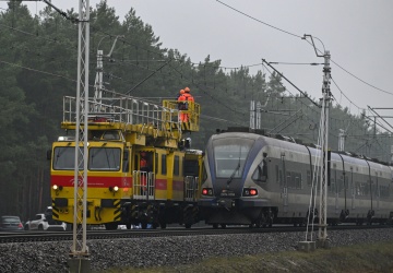 Szef MON: Śmigłowiec, drony i terytorialsi pomogą w patrolowaniu linii kolejowych