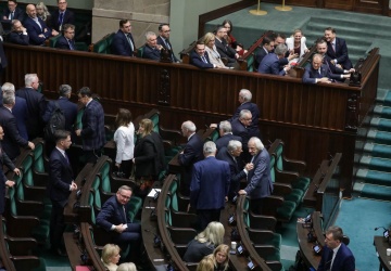Precz z komuną!. PiS opuścił salę obrad podczas przedstawiania kandydatury Czarzastego