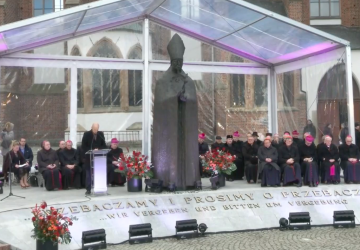 Oświadczenie biskupów polskich i niemieckich: apel o wzajemne uznanie się za ludzi o tej samej godności...
