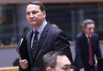 Sikorski: Polskie MSZ przekaże 100 mln dolarów na broń dla Ukrainy
