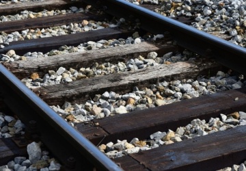 Podejrzany pojemnik przy torach w Koszalinie