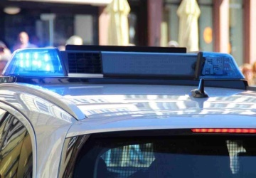 Dramat na Warmii. Pięć osób rannych po uderzeniu w drzewo