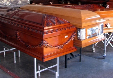 Rodzina myślała, że nie żyje. Kobieta obudziła się w trumnie tuż przed kremacją