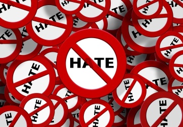 Wulgarny hejter z platformy X zdemaskowany. Jest oświadczenie Macieja Laska