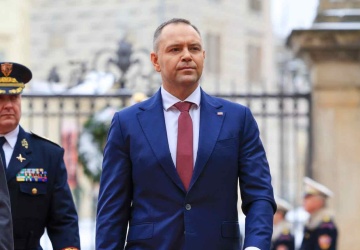 Rząd Tuska powinien konsultować ustawy z prezydentem? Polacy mówią jasno