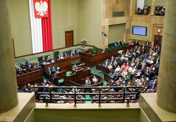 Likwidacja 800 plus oraz 13. i 14. emerytury. Petycja trafiła do Sejmu