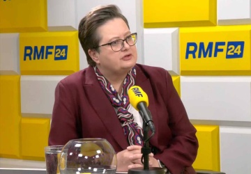 Co z pracami domowymi? Wiceminister mówi wprost