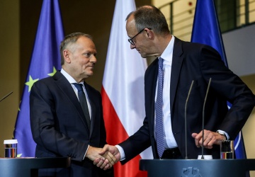 Tusk w Berlinie zapowiedział, że... Polska może sama wypłacić zadośćuczynienia ofiarom wojny
