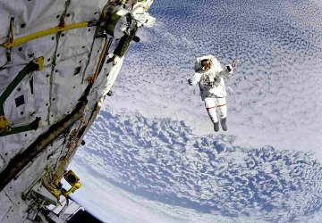 Rosyjski kosmonauta wyrzucony z misji SpaceX. Media: podejrzenia o szpiegostwo 