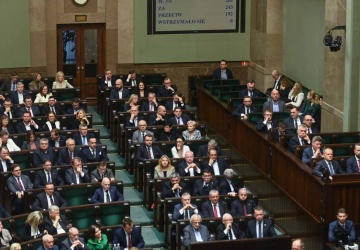 Rośnie przewaga lidera. Nowy sondaż