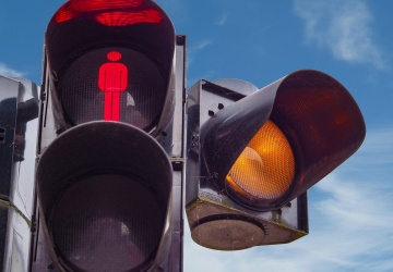 Nowe zasady na skrzyżowaniach i rewolucja w sygnalizacji. Co się zmieni?