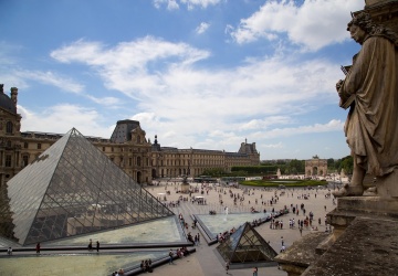 Awaria w Luwrze. Setki uszkodzonych książek