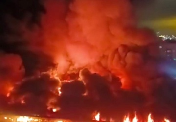 Ogromny pożar na targowisku w St. Petersburgu. Świadkowie słyszeli eksplozję